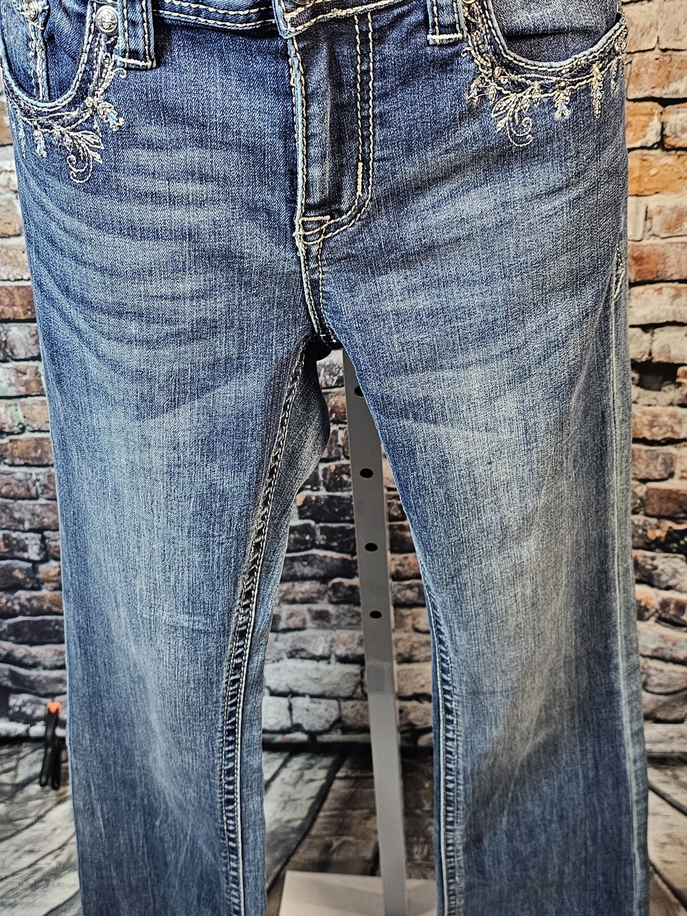 Grace in LA Easy Fit Jeans Size 27 Bootcut Cross Pocket Embellished Medium Wash